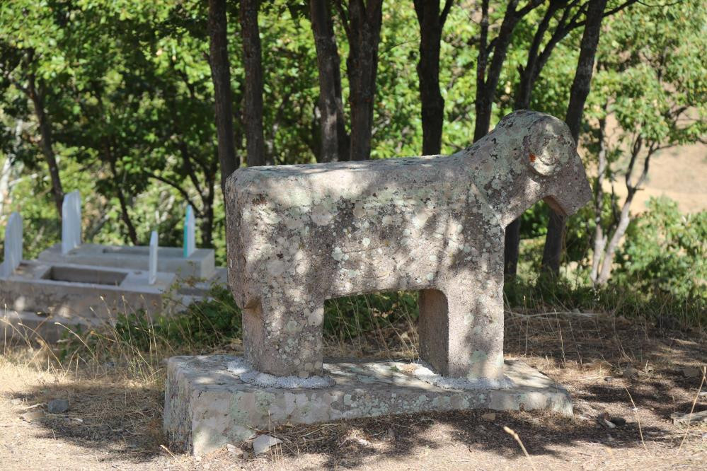 Tarihi mezarlıkta define avı - Resim : 4