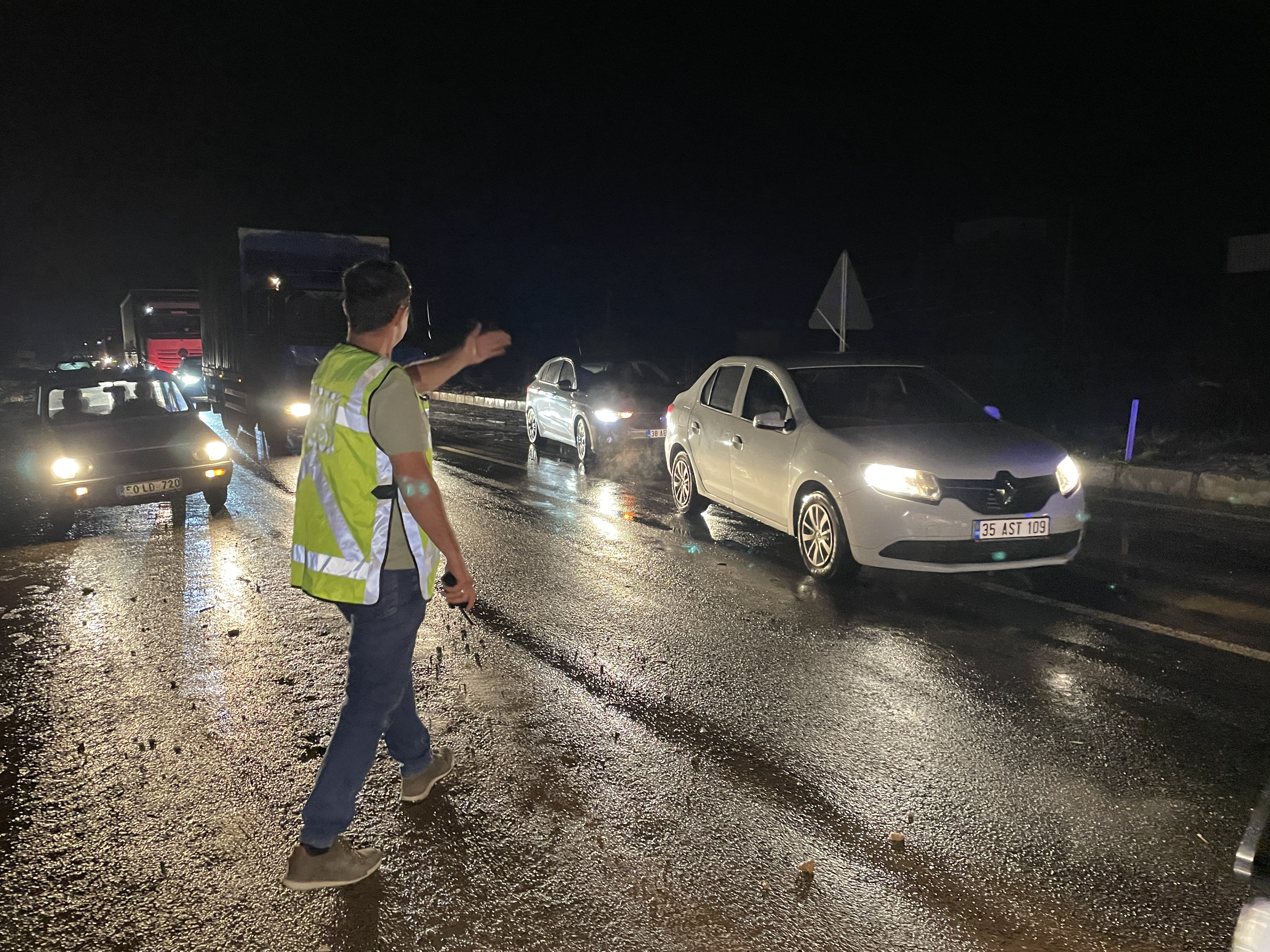 Nevşehir'i sağanak vurdu: Bazı yollar ulaşıma kapandı - Resim : 4