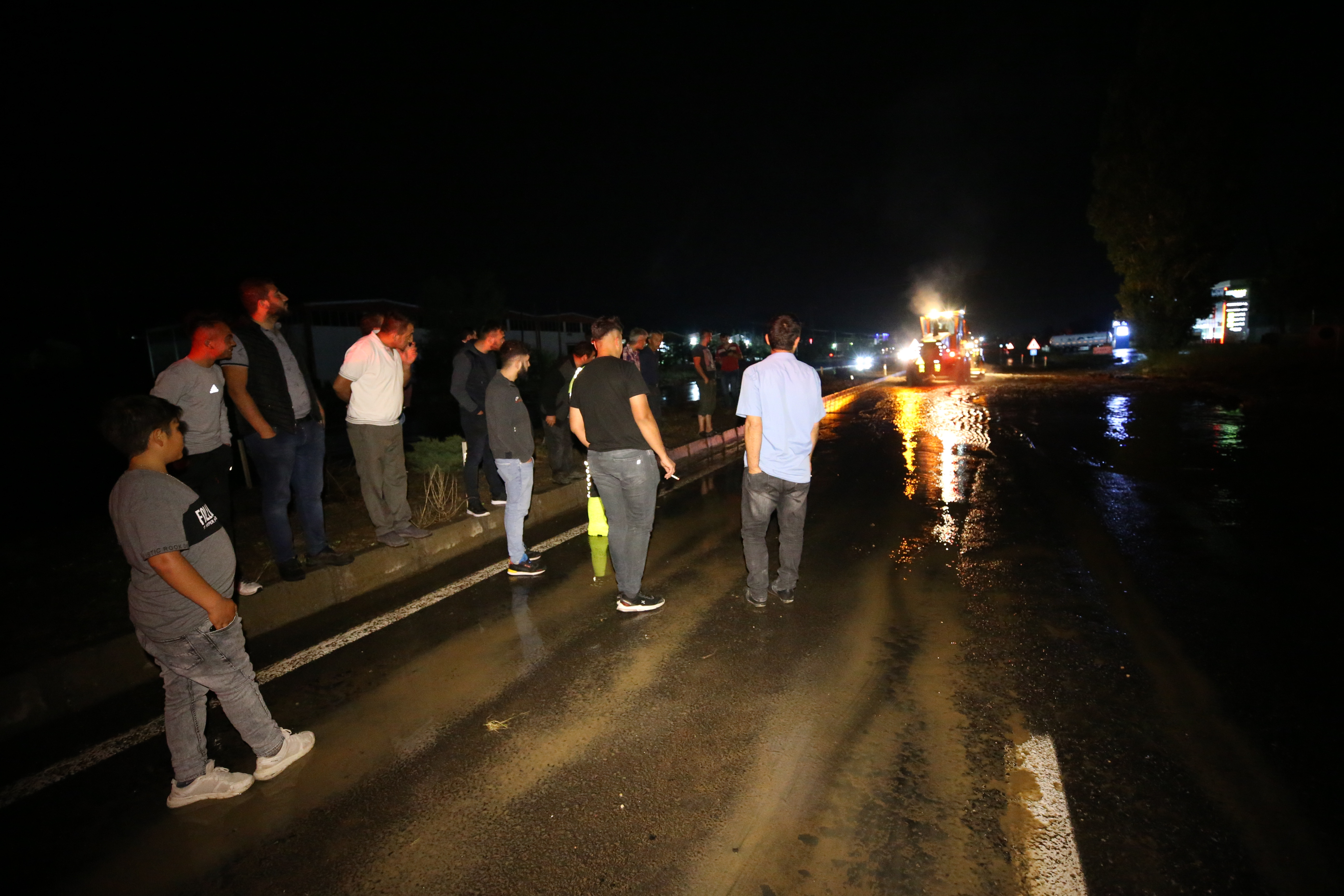Nevşehir'i sağanak vurdu: Bazı yollar ulaşıma kapandı - Resim : 1