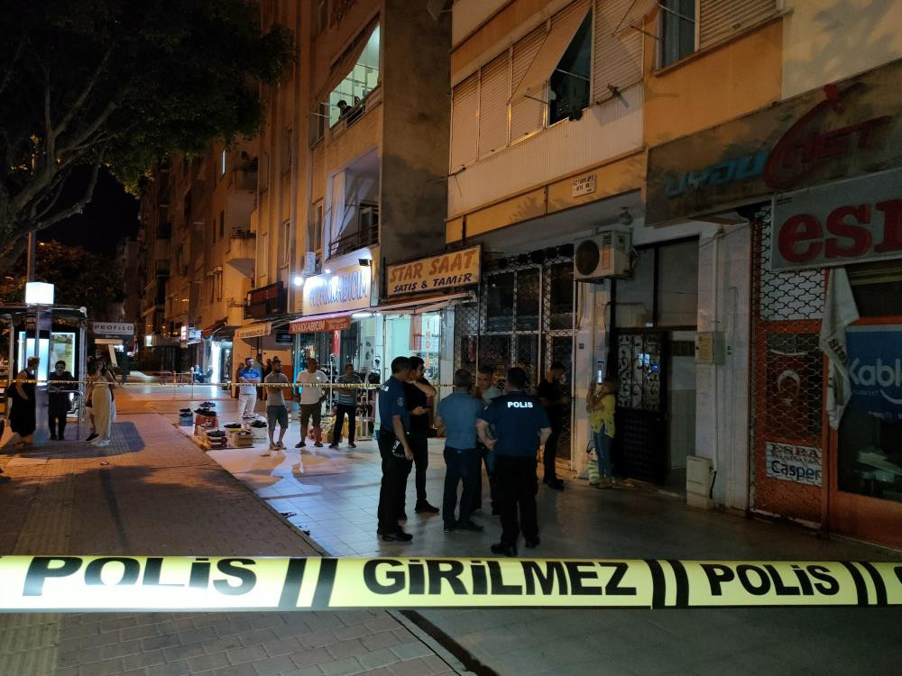 Kiracı yöneticiyi göğsünden bıçakladı - Resim : 1