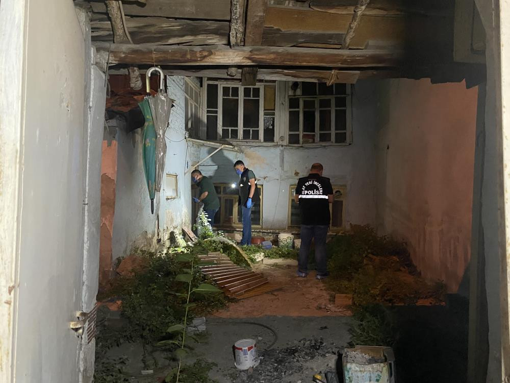 Evden gelen kötü koku acı gerçeği ortaya çıkardı - Resim : 2