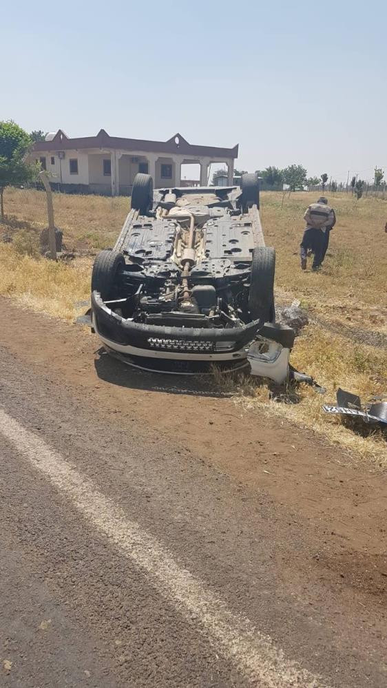 Otomobil taklayı böyle attı 2 kişi yaralandı - Resim : 2