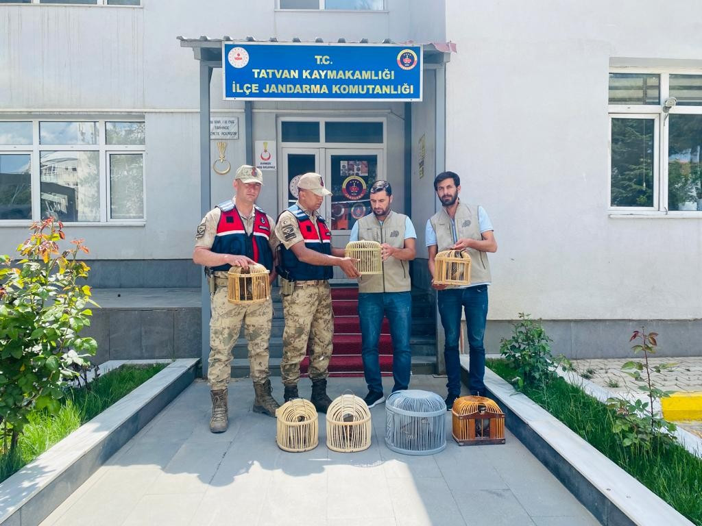 Keklik avcılarına 15 bin lira ceza uygulandı - Resim : 1