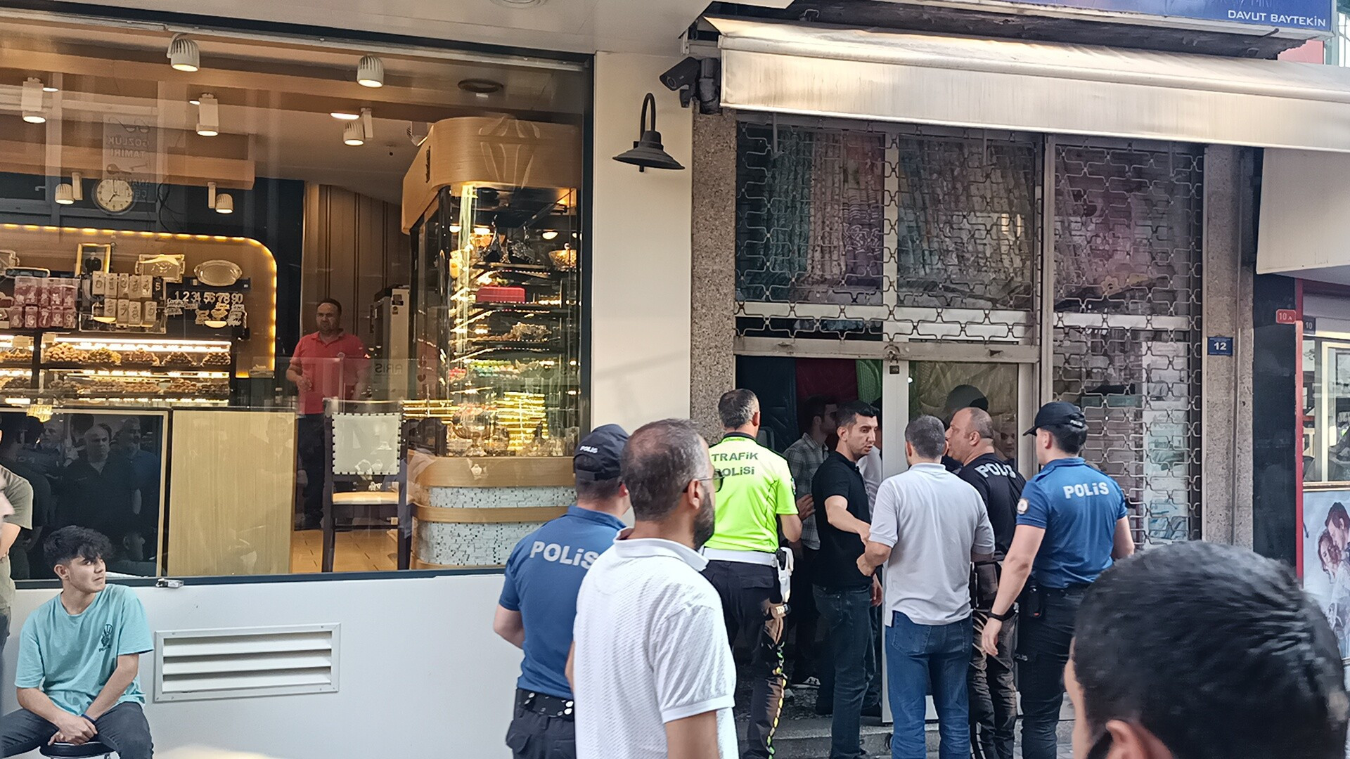 Kavgayı ayırmak istedi kafasına aldığı darbeyle hastanelik oldu - Resim : 7