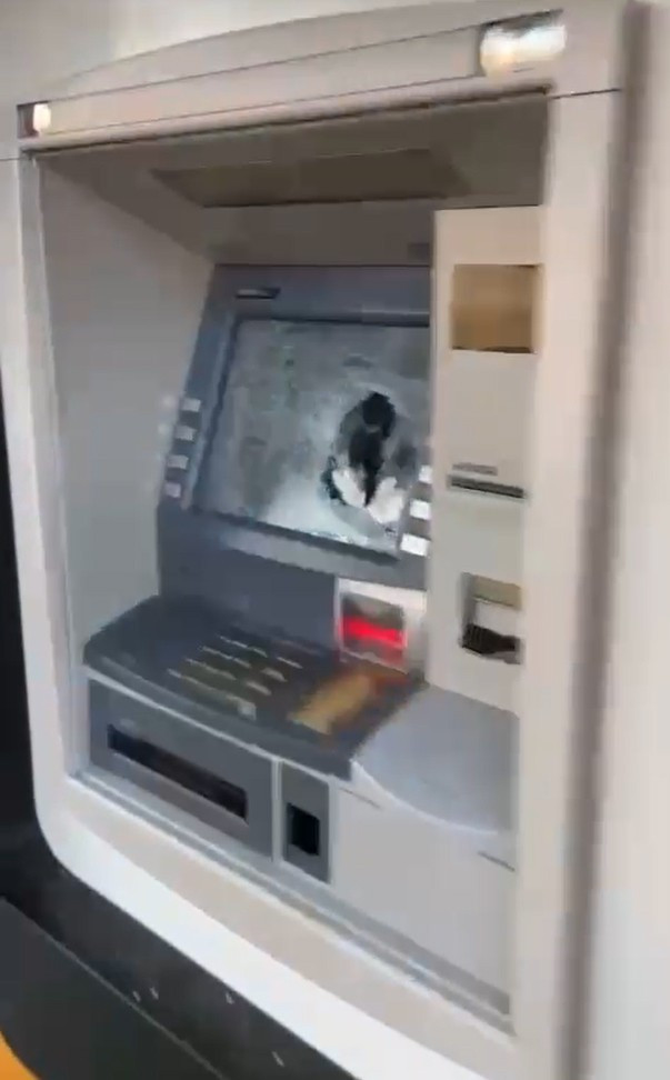 6 ATM’ye çekiçli saldırı - Resim : 3