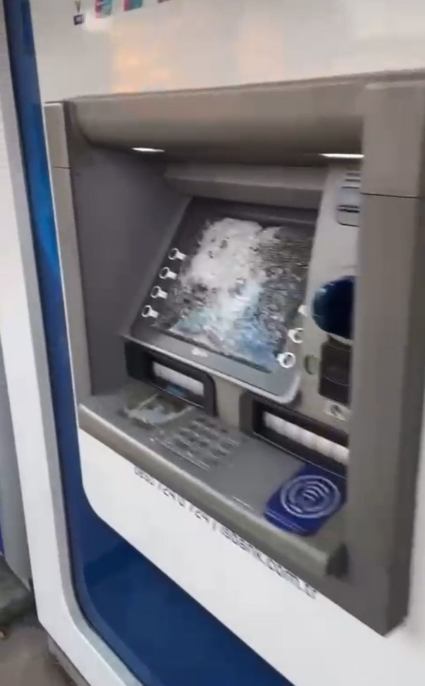 6 ATM’ye çekiçli saldırı - Resim : 4