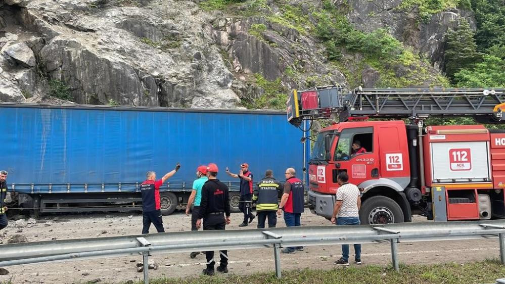 Artvin'deki heyelan böyle geldi - Resim : 6