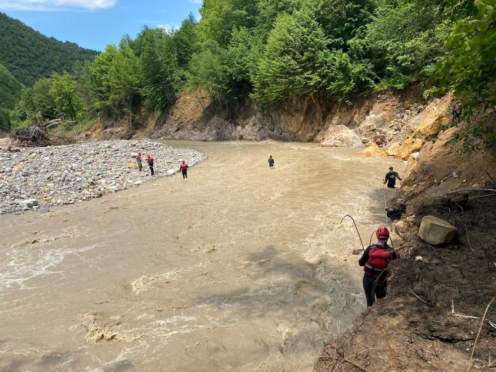 Selde kayboldu 5 gündür aranıyor - Resim : 1