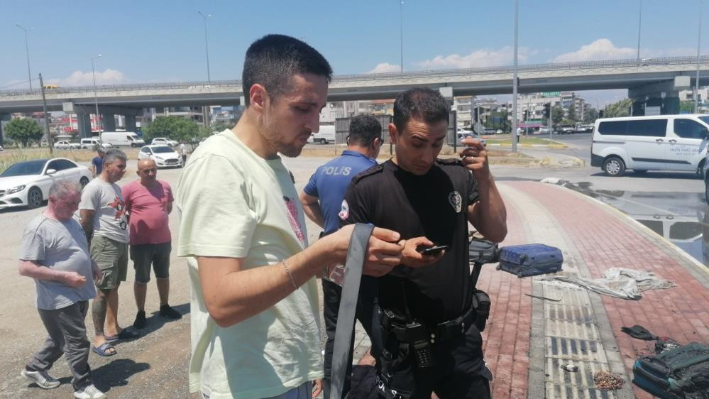 Alev topuna dönen araçtan valiz çıkarma mücadelesi - Resim : 8