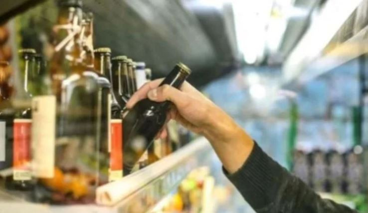 Yarışmada bir şişeyi 2 dakikada bitirdi ve öldü - Resim : 1