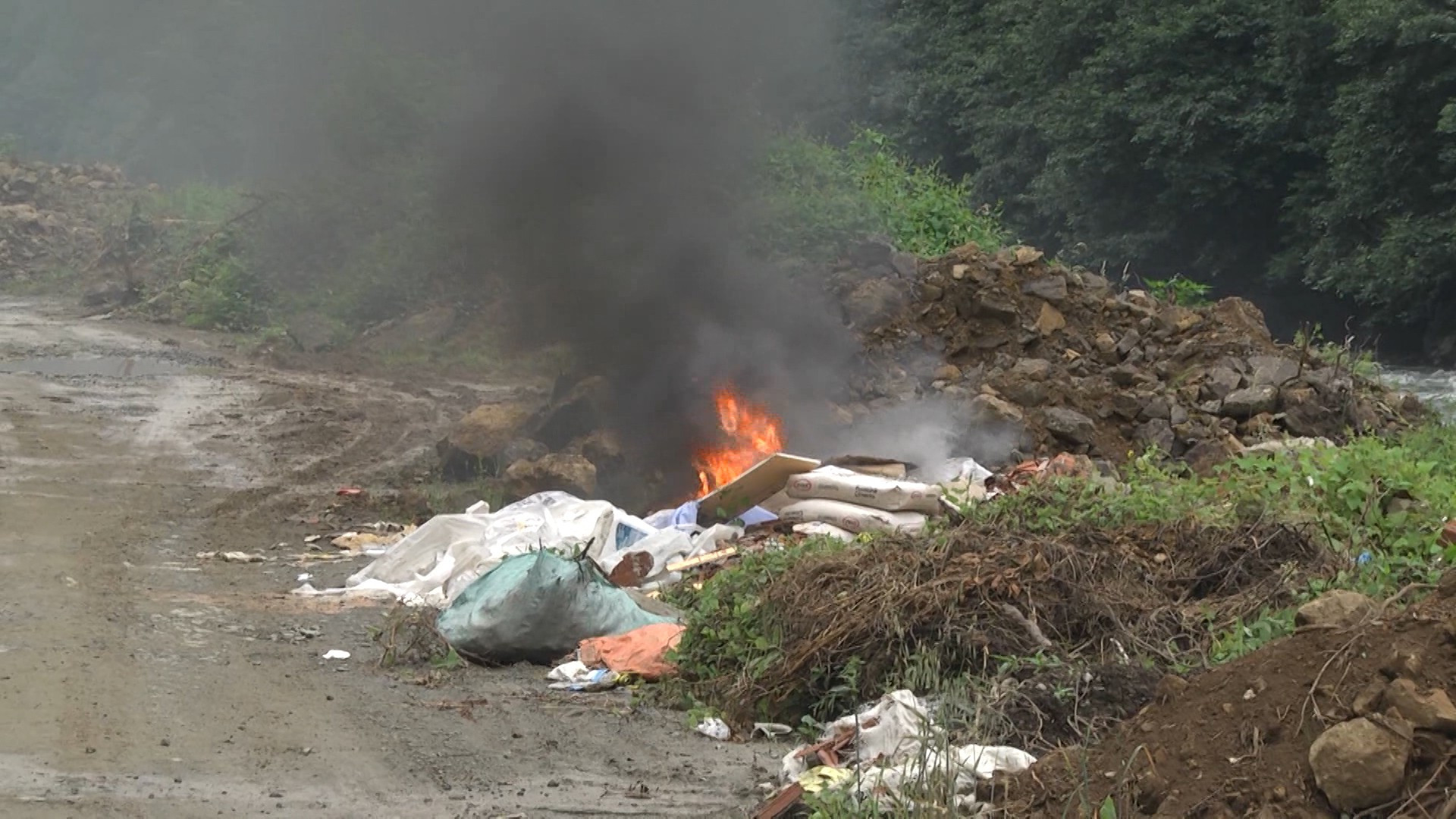 Taş ocağı yerini çöplüğe bıraktı - Resim : 2