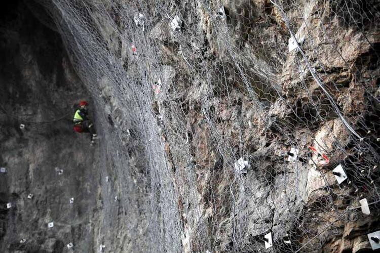 Sümela Manastırı’na gidilen yolda taş düştü! Yaralılar var… - Resim : 9