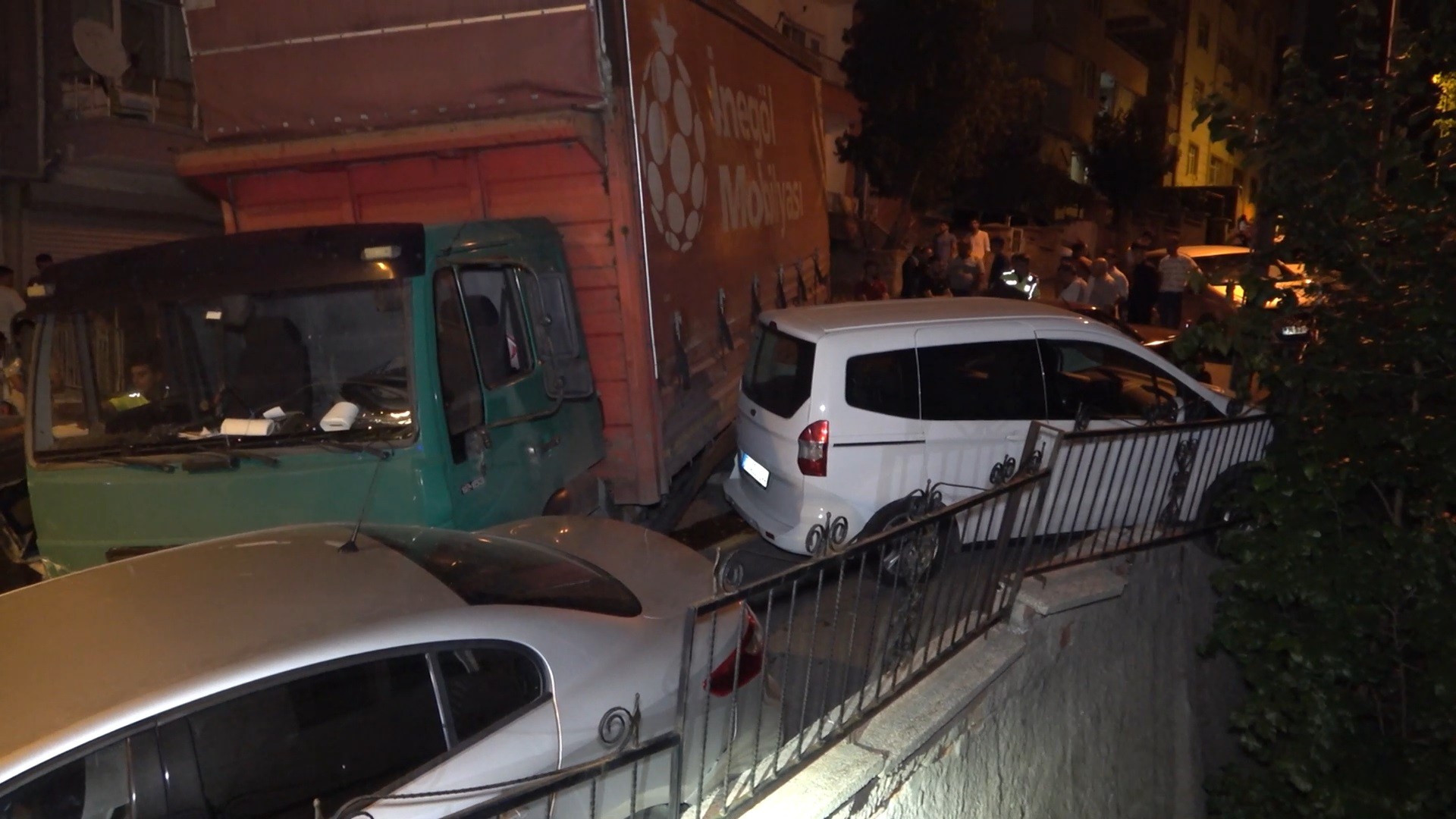 Freni boşalan kamyon 9 aracı biçti (17 Temmuz 2022) - Resim : 2