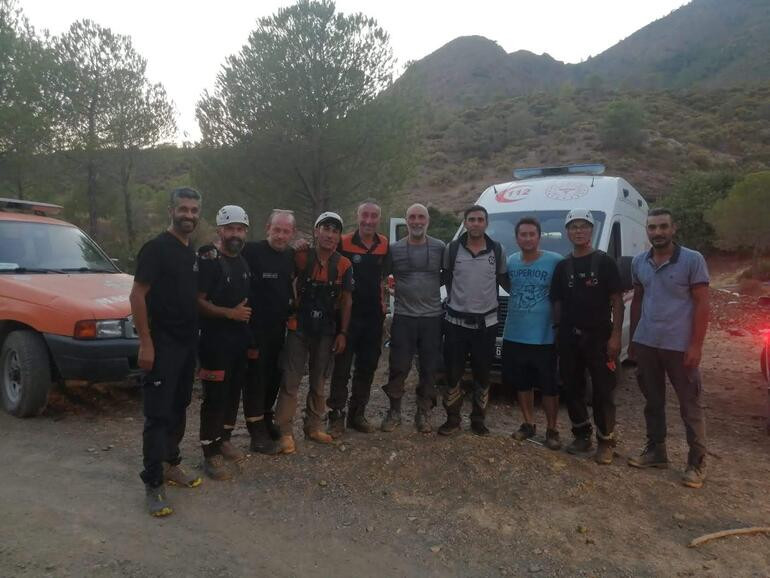 Yürüyüşe çıktığı dağda mahsur kaldı, 5 saat sonra kurtarıldı - Resim : 1