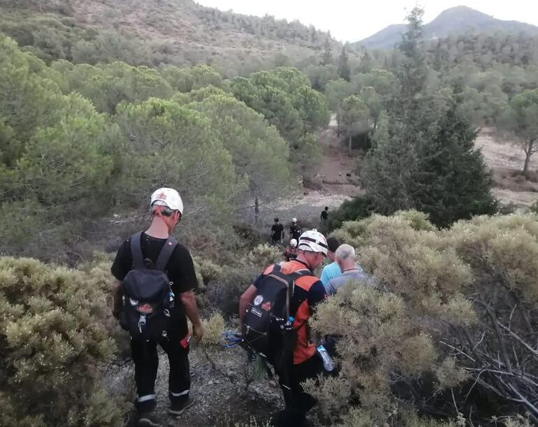 Yürüyüşe çıktığı dağda mahsur kaldı, 5 saat sonra kurtarıldı - Resim : 2