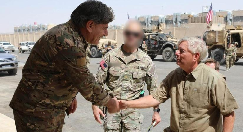 ABD'li senatör Suriye'de teröristlerle el ele. Teröristleri ziyaret etmeden 2 gün önce Ankara'daydı - Resim : 1