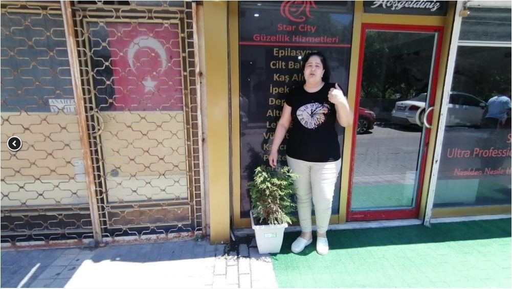 Çam ağacın dallarını kırıp götüren kadın pes dedirtti - Resim : 1