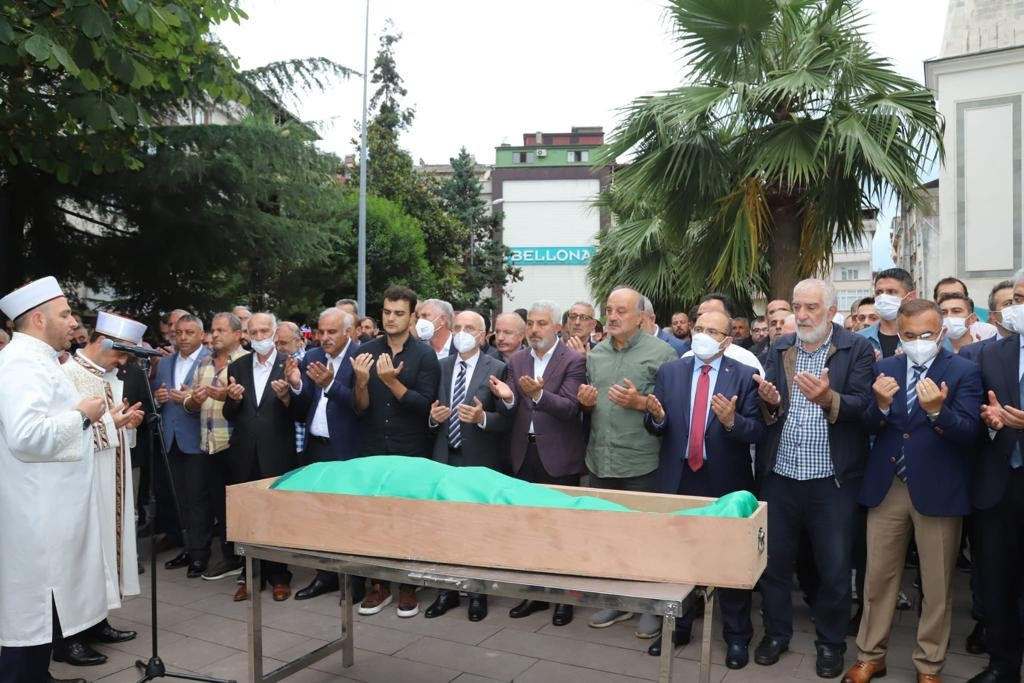 Bakan Soylu silahlı saldırıda hayatını kaybeden kuzeninin cenazesine katılamadı - Resim : 1