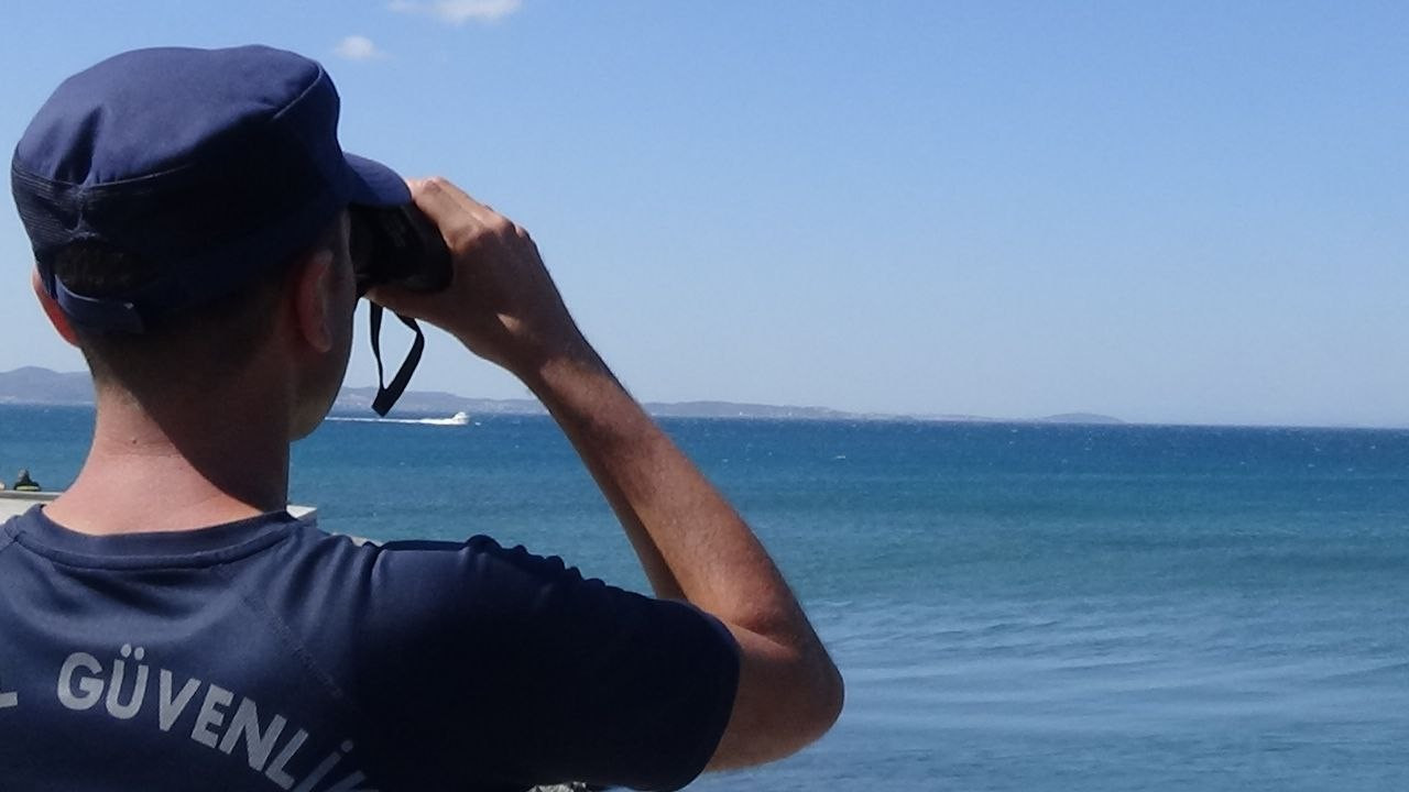 Edremit'te tekne battı: 1 kişi yüzerek kurtuldu, 2 kişi aranıyor - Resim : 3