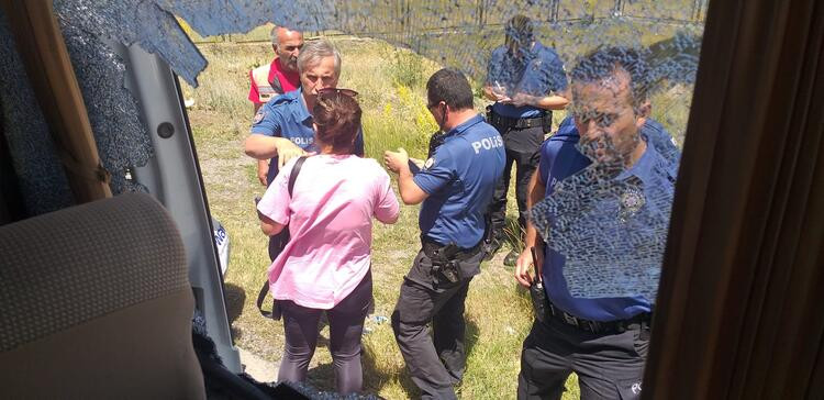 Evinin önüne bırakılmayan yolcu dehşet saçtı! Ortalık savaş alanına döndü… - Resim : 3