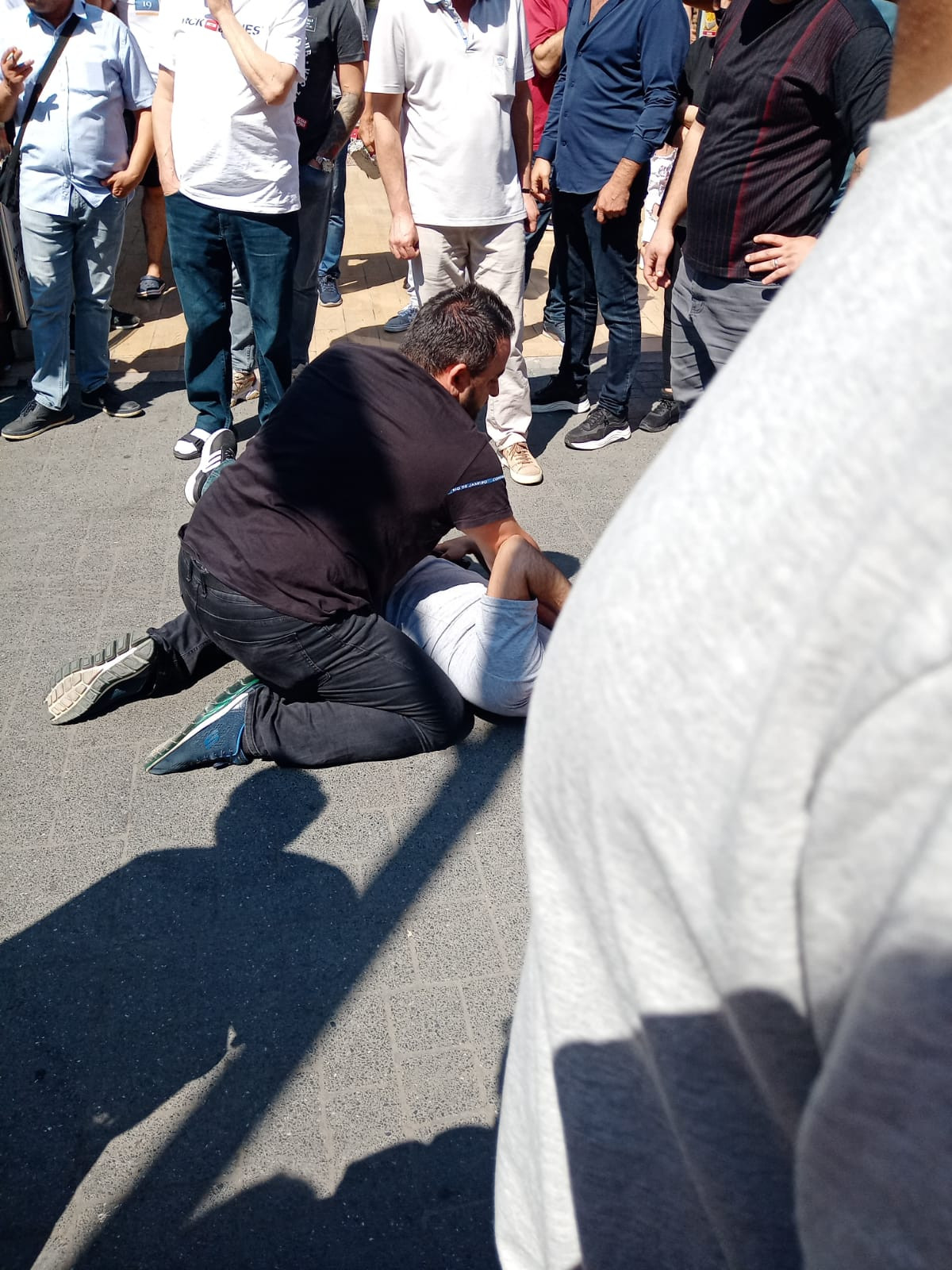 Kendisini dolandırdığını iddia ettiği şüpheliyi yatırıp polise teslim etti (21 Temmuz 2022) - Resim : 5