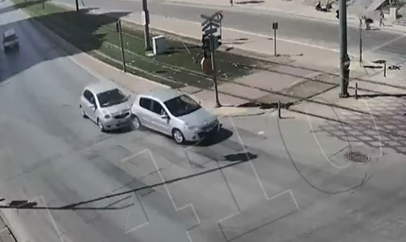 Kaza geliyorum demedi, geldi. Gaziantep’teki kaza görüntüleri güvenlik kameralarına işte böyle yansıdı. - Resim : 2