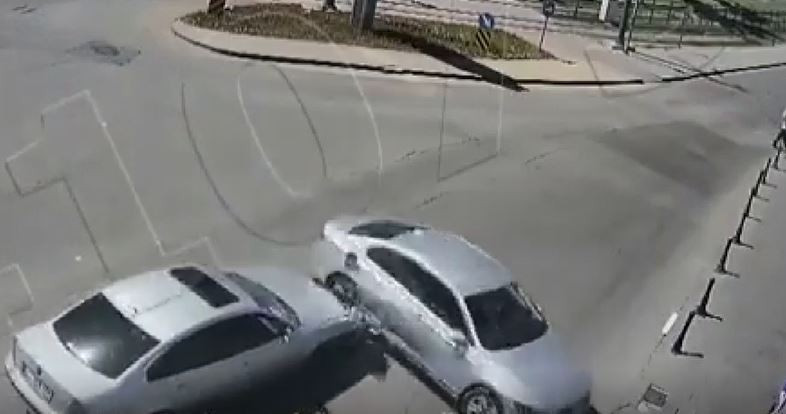 Kaza geliyorum demedi, geldi. Gaziantep’teki kaza görüntüleri güvenlik kameralarına işte böyle yansıdı. - Resim : 4