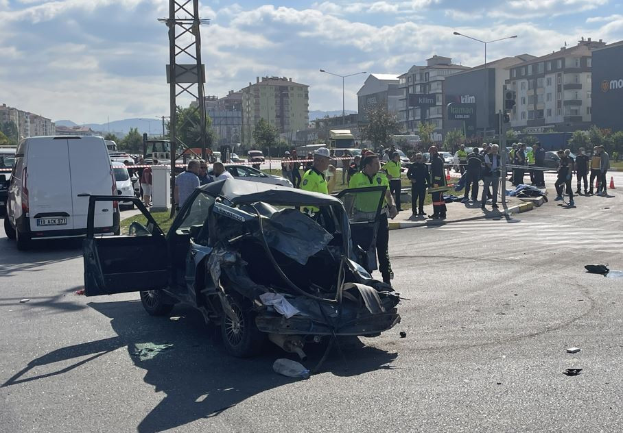 Çorum'da freni patlayan vinç faciaya neden oldu - Resim : 2