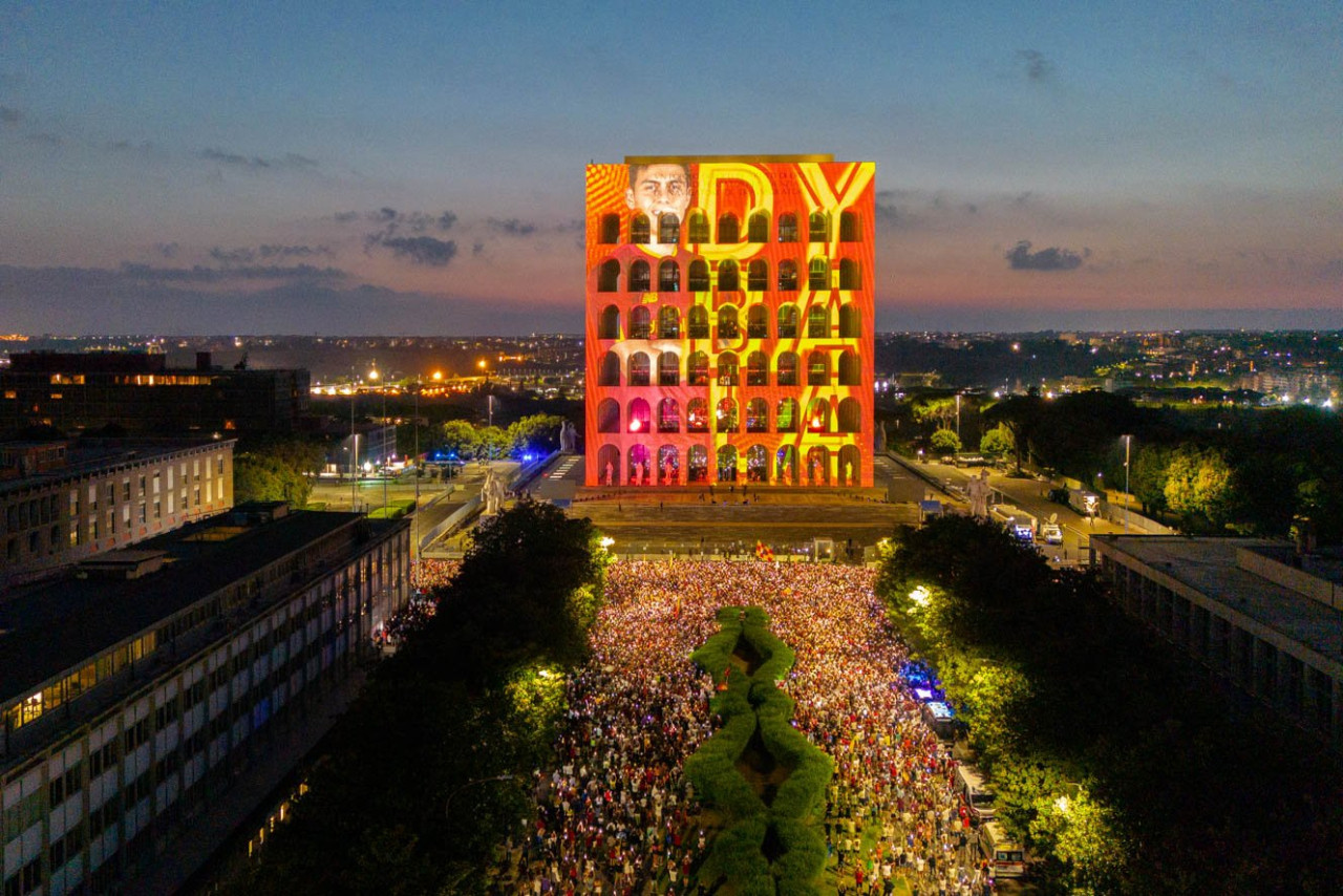 Dybala Roma'da coşkuyla karşılandı. Arjantinli yıldız rekor kırdı - Resim : 2