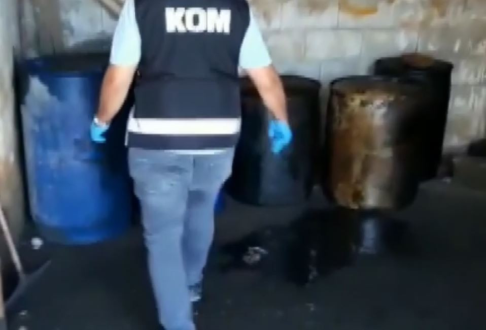 Gaziantep'te bin 550 litre kaçak akaryakıt ele geçirildi - Resim : 1