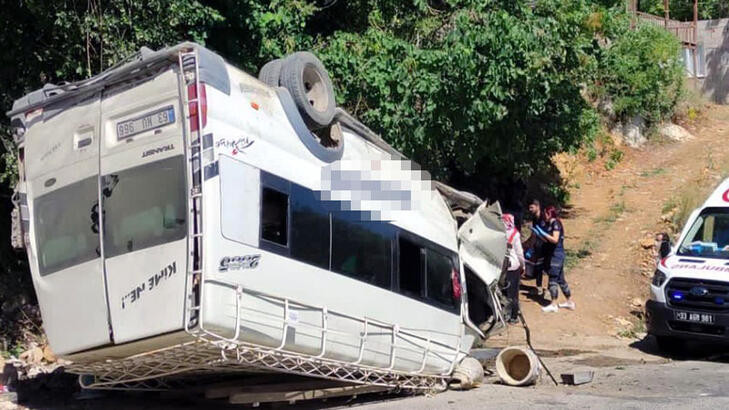 Freni boşalan tarım işçilerinin minibüsü devrildi: 4'ü ağır 27 yaralı - Resim : 1