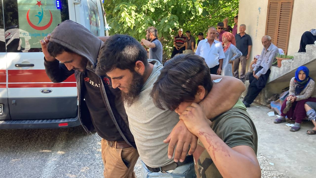 Freni boşalan tarım işçilerinin minibüsü devrildi: 4'ü ağır 27 yaralı - Resim : 8