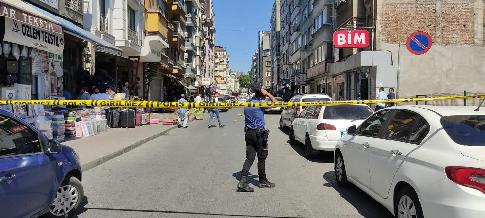 Fatih'te park kavgası: 1'i ağır 3 akraba yaralandı - Resim : 2