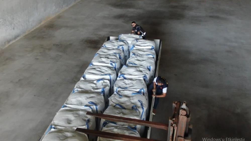 Polisten kaçak gübre baskını - Resim : 2