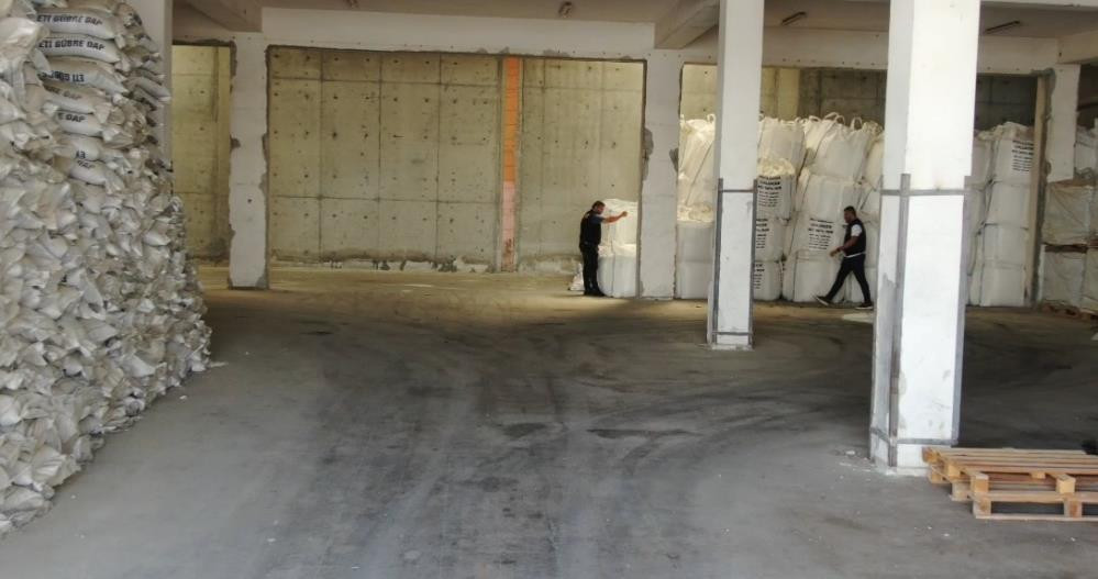 Polisten kaçak gübre baskını - Resim : 5