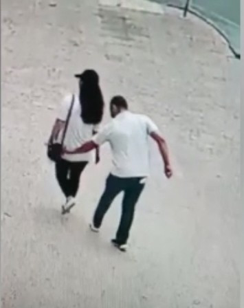 Kadının cep telefonunu böyle çalındı - Resim : 1