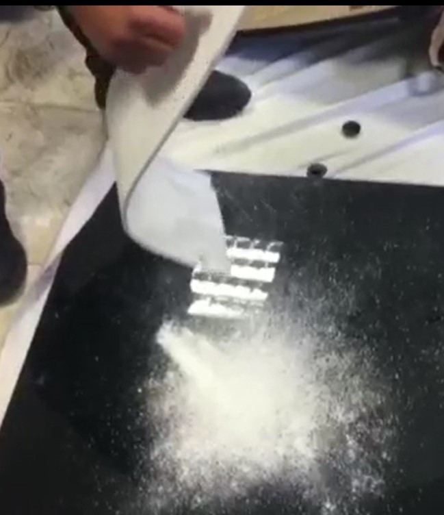 Uyuşturucuyu polis valizin içinde değil dışında buldu - Resim : 3