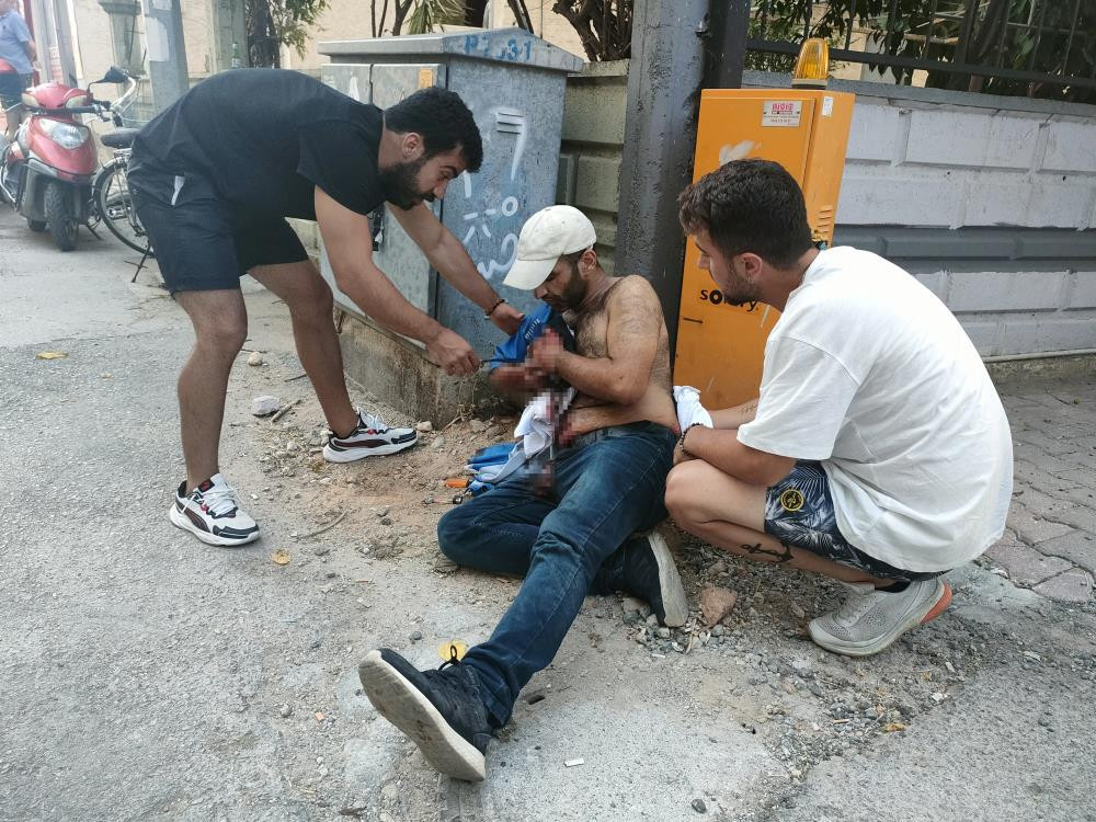Bıçaklandı kendi hayatını kendisi kurtardı - Resim : 2