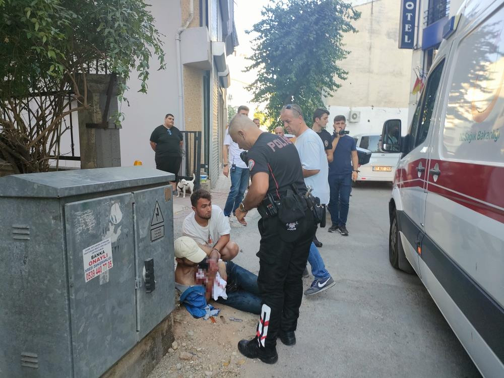 Bıçaklandı kendi hayatını kendisi kurtardı - Resim : 4