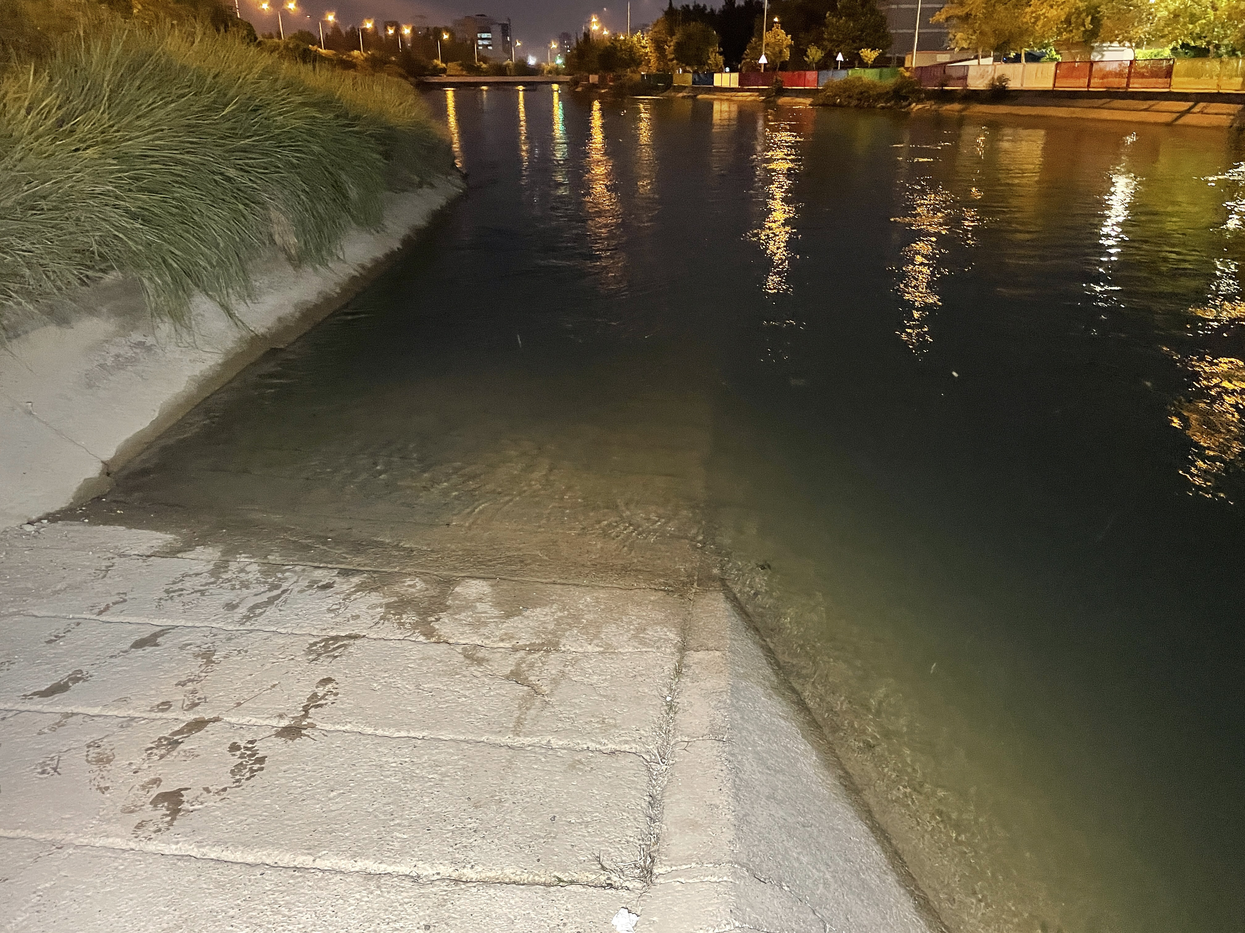 Yeğenini kurtarmak için sulama kanalına giren kişi kayboldu - Resim : 5