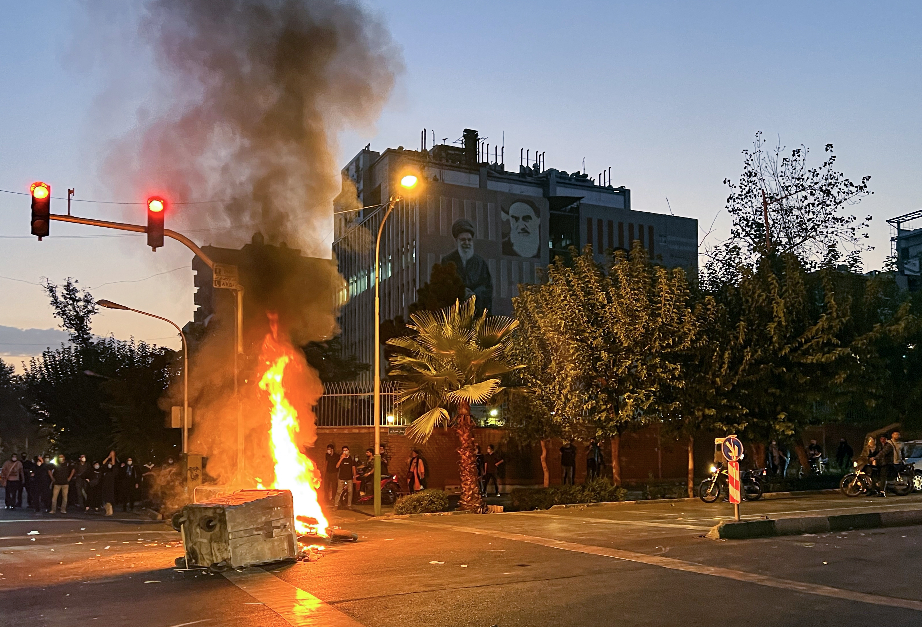 Иран угрожает. Америка горит. Протесты в Иране Махса амини.
