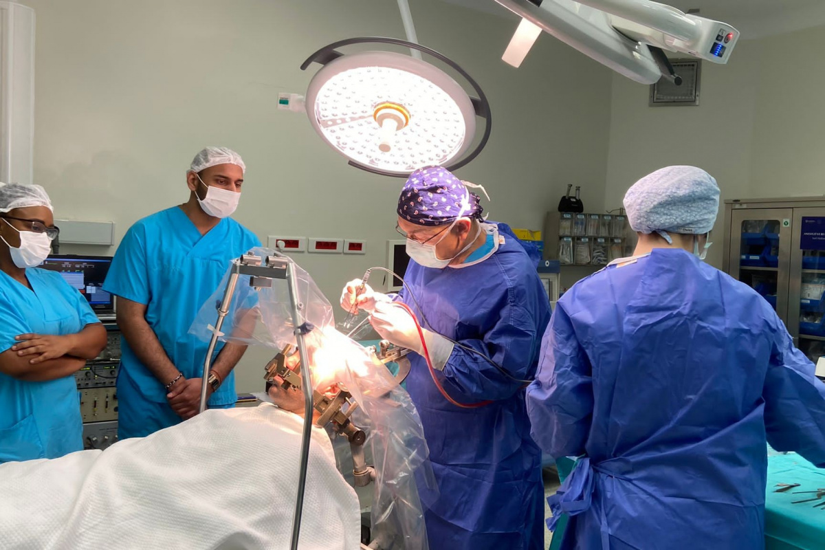 Afrikadan Türk Doktorlarının Beyin Pili Ameliyatı Eğitimini Izlemeye Geldiler 4907