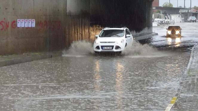 Edremit'i lodos ve sağanak yağış vurdu - Resim : 4