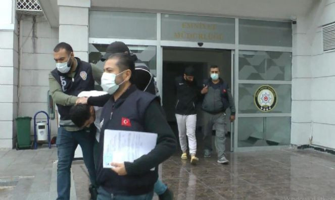 Park halindeki 'toros'u iterek çaldılar - Resim : 1