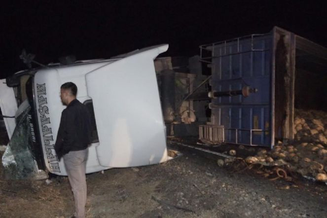 Karayolunu tarlaya çeviren kaza - Resim : 2