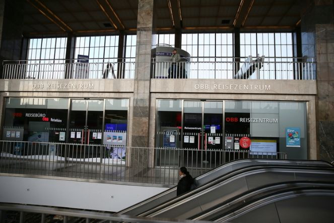 Avusturya’da demir yolu işçileri greve gitti - Resim : 3