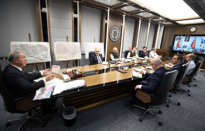 Bakan Akar, TSK komuta kademesi ve birlik komutanlarıyla videokonferansla görüştü - Resim : 3