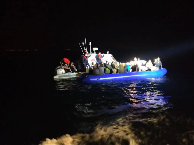 İzmir açıklarında 37 göçmen kurtarıldı - Resim : 1