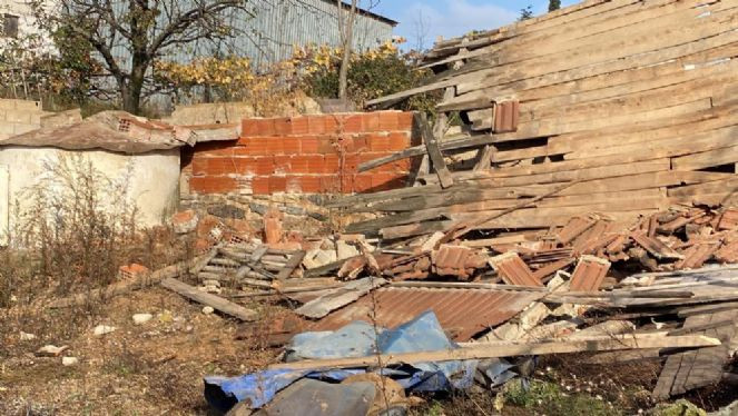 Çardağın çatısı öldürüyordu - Resim : 5