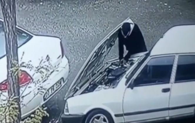 Aracın kaputunu açtı aküyü çaldı - Resim : 2